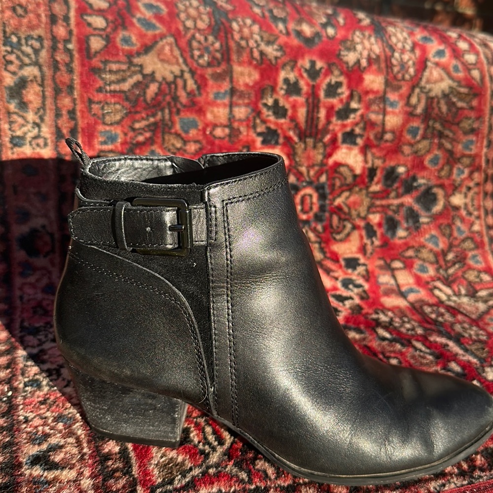 Women’s black leather Franco Sarto Boots size 8